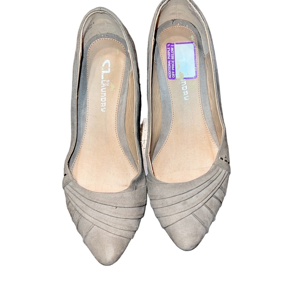 CL Laundry Beige sueded Flats SZ 8 - Picture 2 of 3
